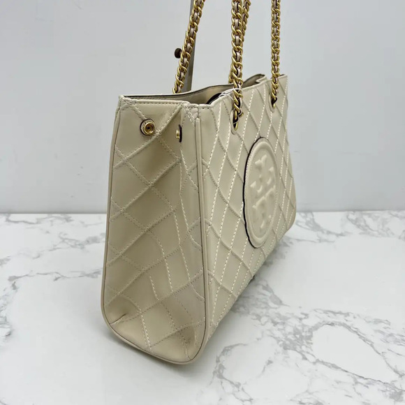 Tory Burch Fleming Tote Bag | Black | FARFETCH Tory Burch FLEMING Medium Tote Bag
